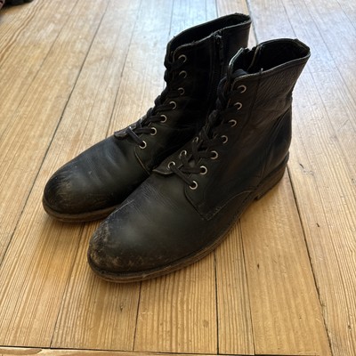 Frye Men display picture 1