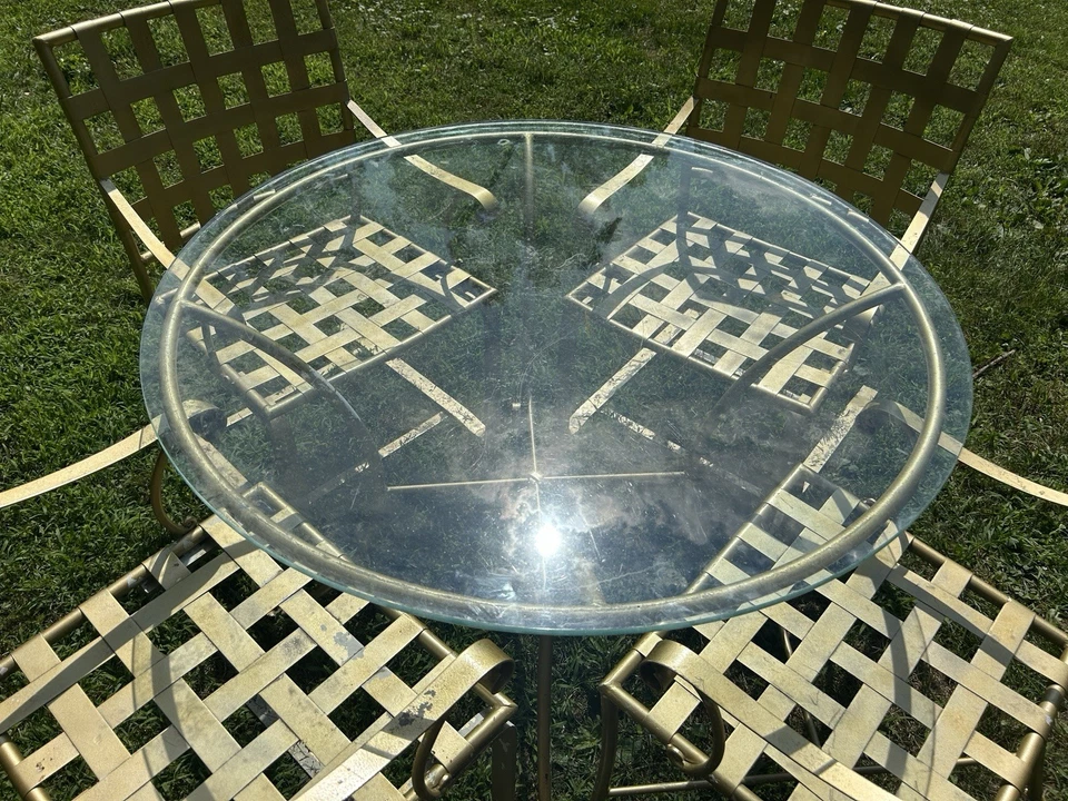 Hermoso Juego de Mesa y 4 Sillas Jordan Patio Marrón Hierro Forjado Vintage Foto 4 de 4