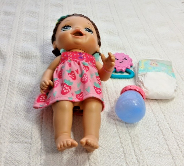 Hasbro 2015 Baby Alive Super Snacks Snackin' Lily Doll Brown