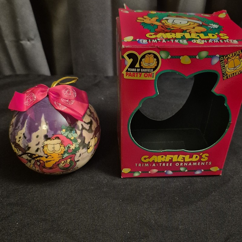 1996 MATRIX 20 Years Of Garfield Odie And Garfield Ornament