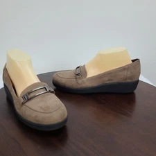 Easy Spirit Loafers Women 9.5N Brown Slip On Shoes Faux Suede