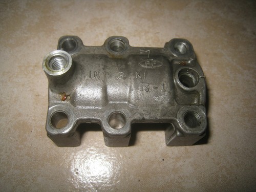 FZ 750 2KK Lagerbock 3 IN Einlaß Nockenwellen halter Zylinderkopf Motor