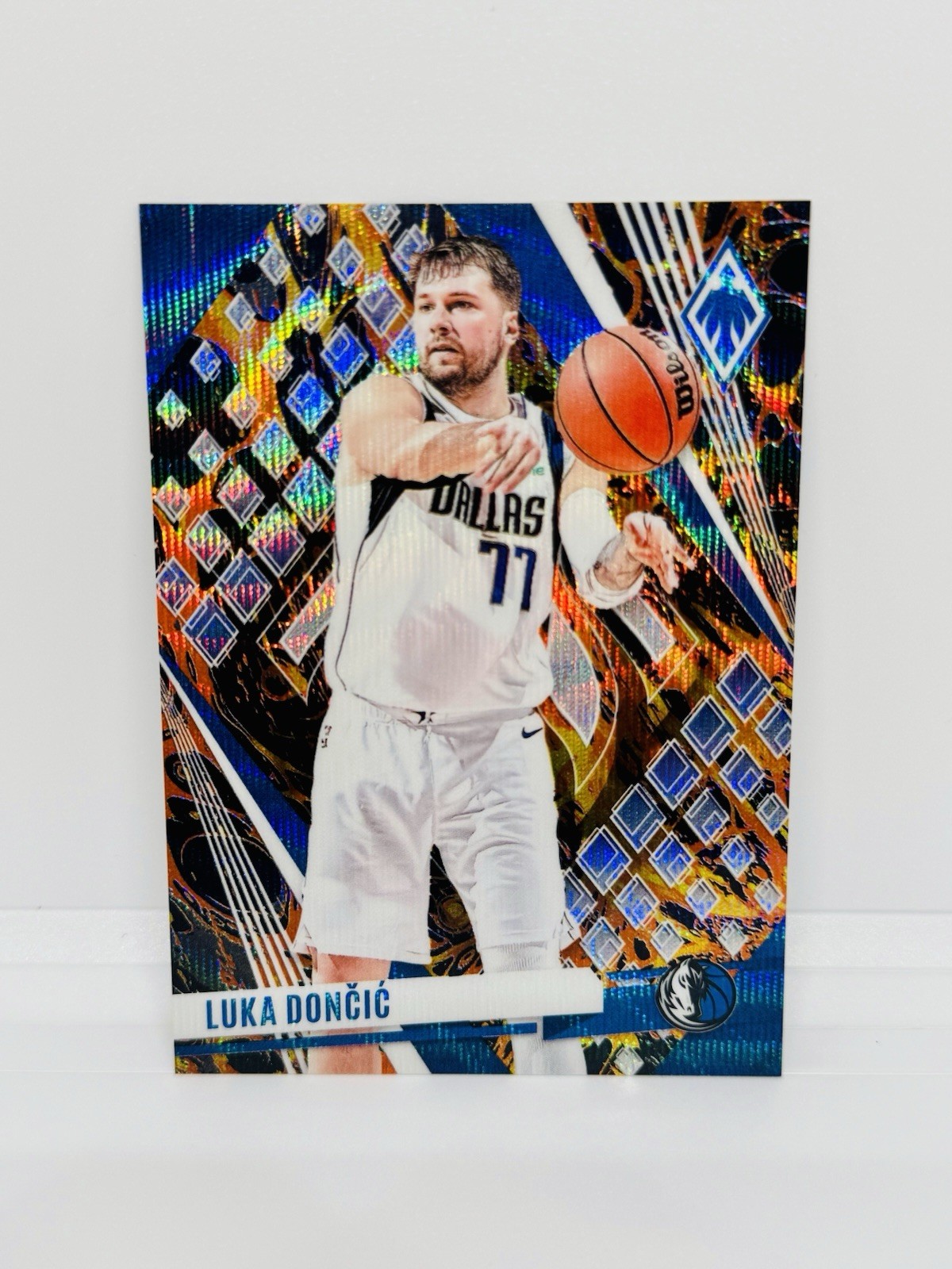 2023-24 Panini Phoenix LUKA DONCIC Lava Wave Prizm /75 Dallas Mavericks #157