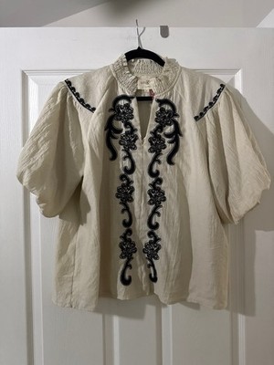 Umgee Off White Top with Black embellishment Size Small NWT boutique