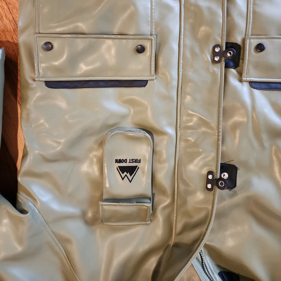 FIRST DOWN PVC Casting Leather Snow Jacket in olive green Size lg Rare Vintage - Image 3 of 4