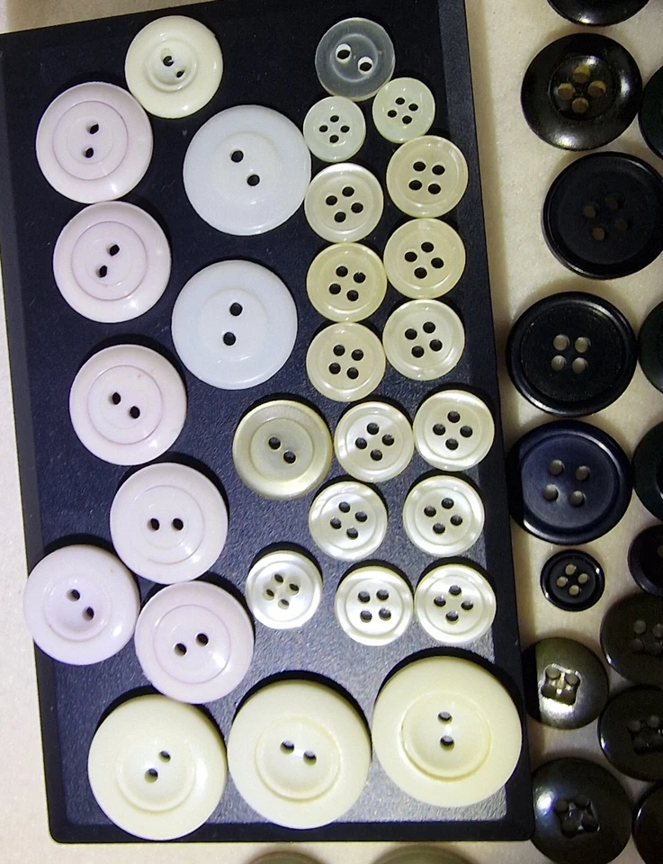 100 Vintage Button Collection  Mixed Styles Materials Craft Sewing Lot Rare Find - Image 4 of 4