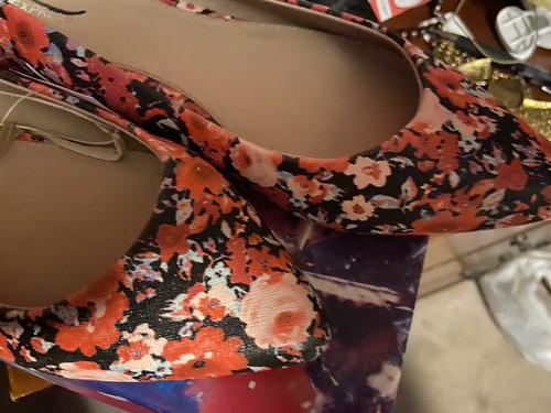 Woman’s Express Slip on Shoes Bright Floral Flat Pointed Size 9 Retag Roxy Rose - Picture 3 of 6