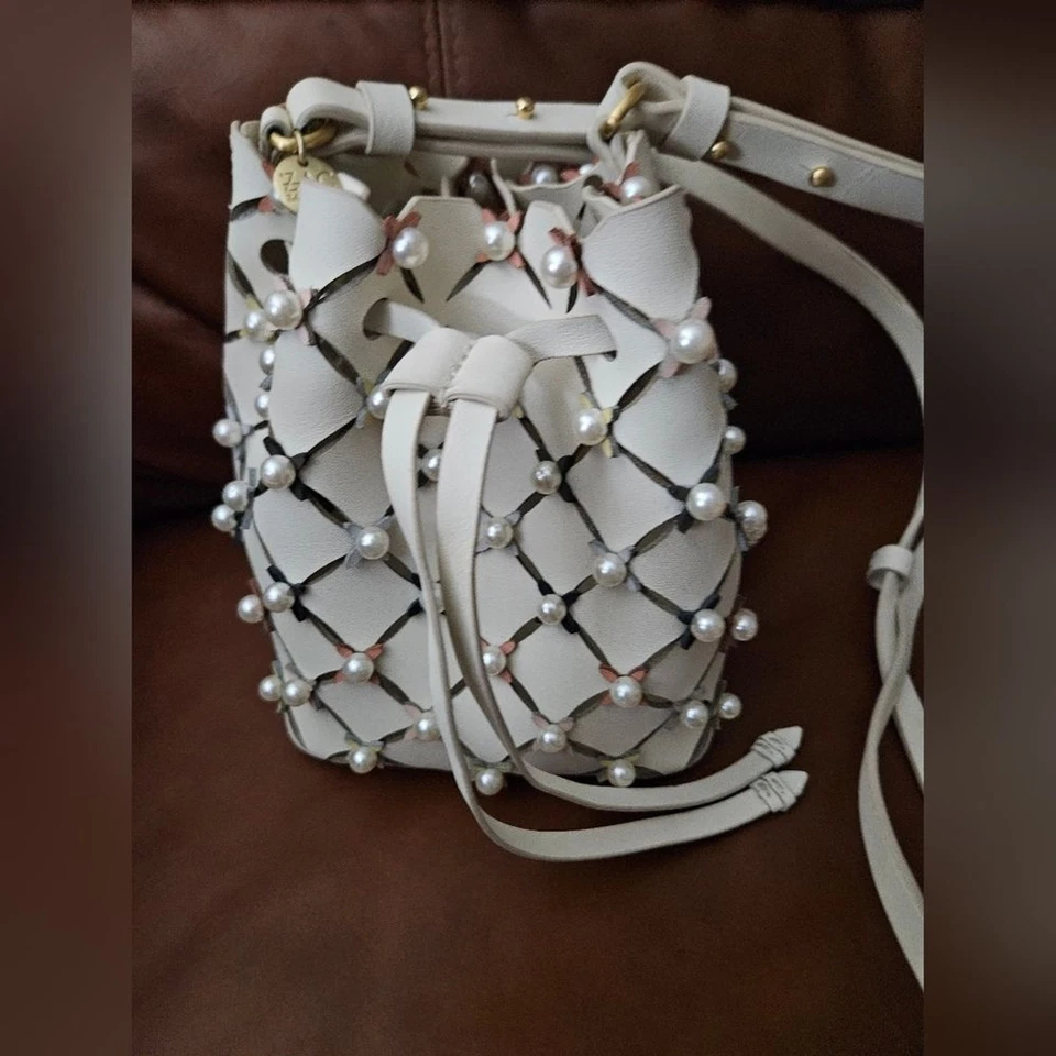 Zac Posen 皮革花边抽绳水桶斜挎包珍珠花 — 第 4/4 张图片