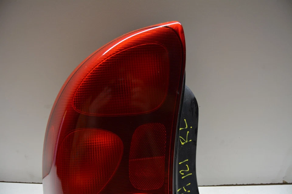 2001 DAEWOO LANOS 4 ДВЕРИ ЗАДНИЙ ЛЕВЫЙ ВОДИТЕЛЬ СТОРОНЕ ЗАДНИЙ ФОНАРЬ OEM, 166-59197 - Изображение 2 из 4