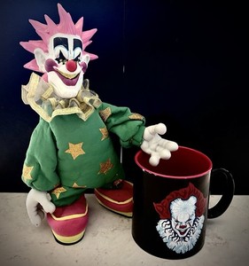 Killer Klowns Spikey Side Stepper Animatronic & Stephen King IT Pennywise Mug