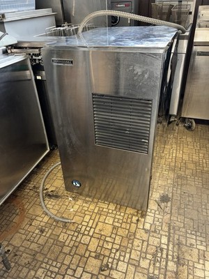 Hoshizaki 600 Lb. Ice Maker, 220v, 1 Ph, With Bin, Water Cooled