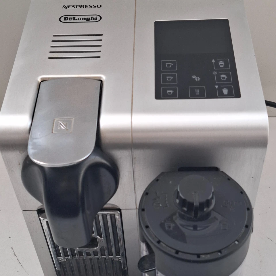 Macchina da caffè DeLonghi EN750.MB Lattissima Pro Nespresso - Immagine 3 di 4