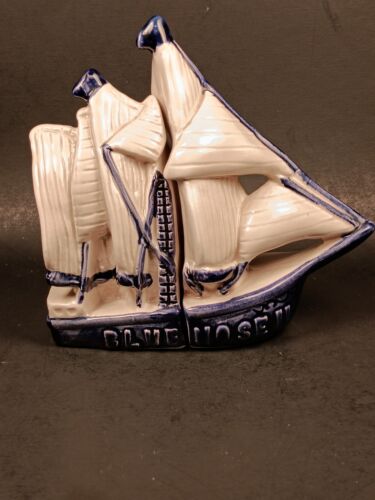 Vintage Giftcraft Blue Nose II Ceramic Sail Boat Salt & Pepper Shakers - Picture 1 of 9