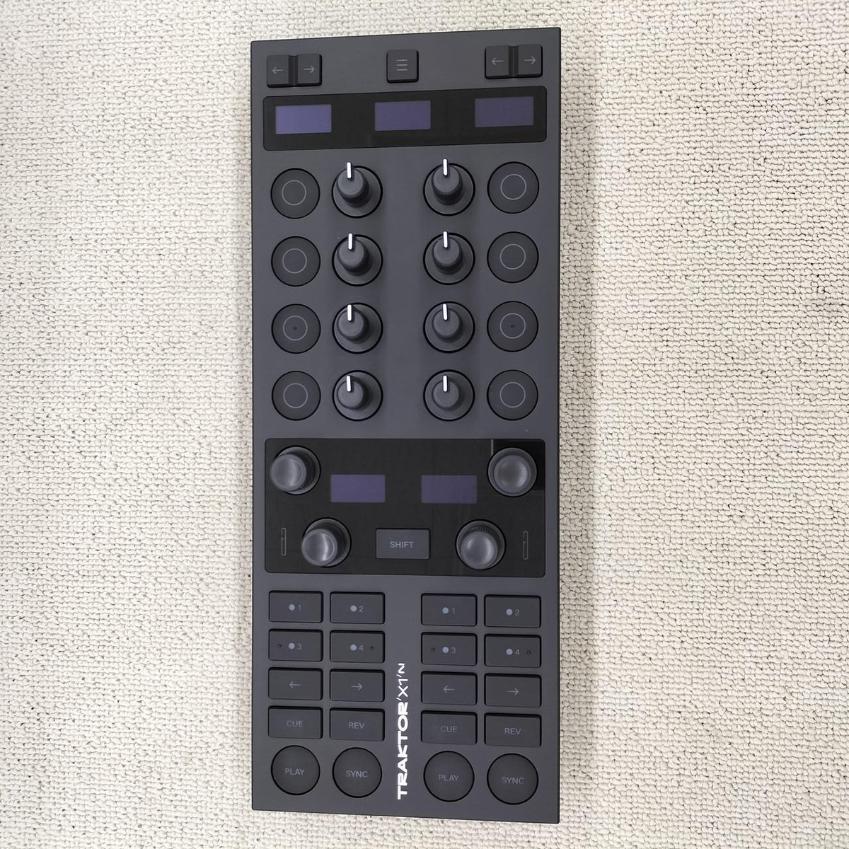 Native Instruments TRAKTOR X1 MK3 DJ Controller USB MIDI FX