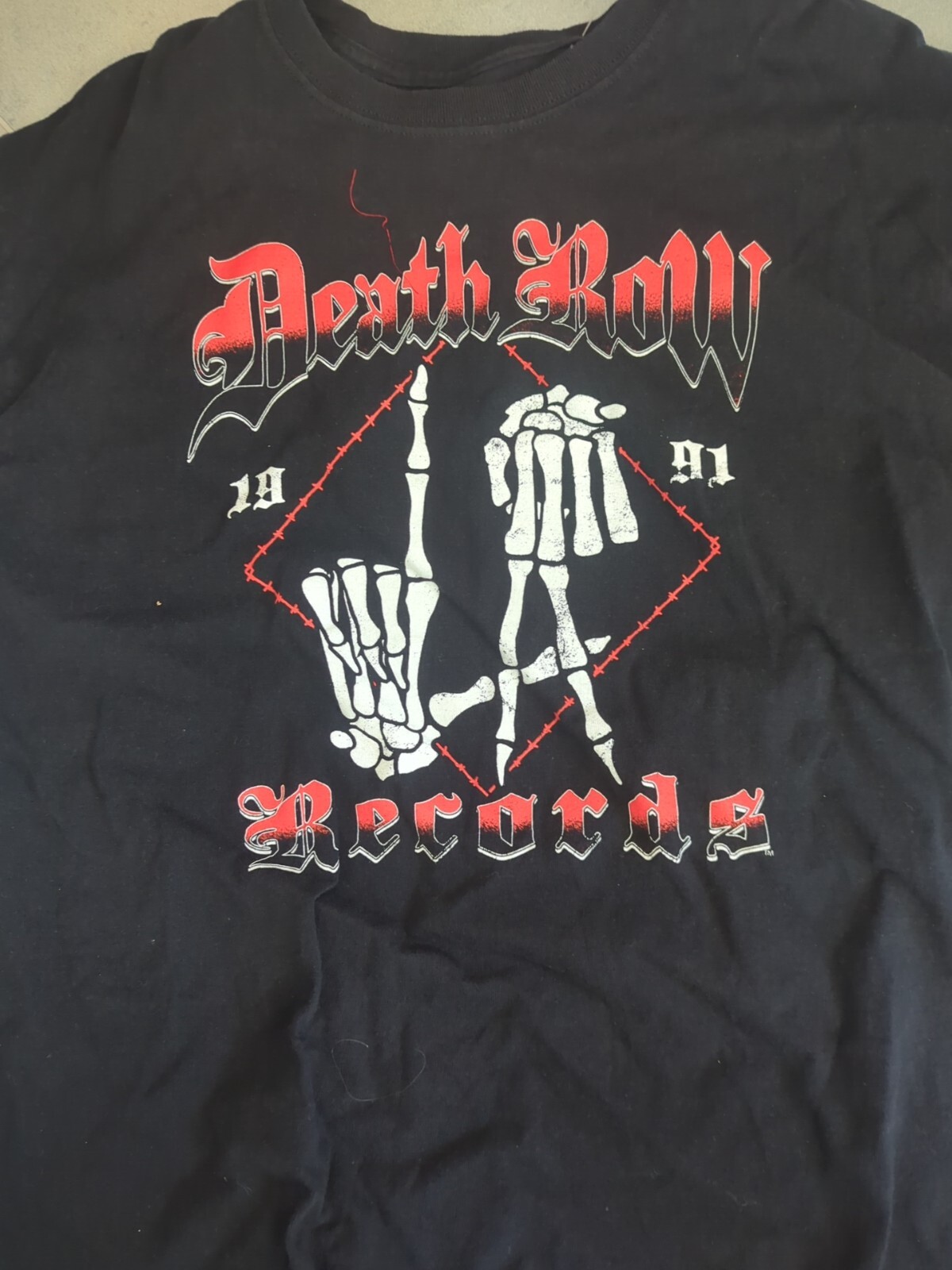 FILA Death Row Records LA T shirt grafica uomo media nera rap scheletro mani