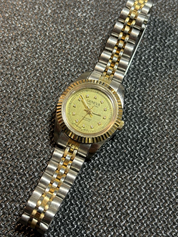 Reloj pulsera presidencial vintage Geneva para mujer bisel estriado tono plata/oro Foto 4 de 4