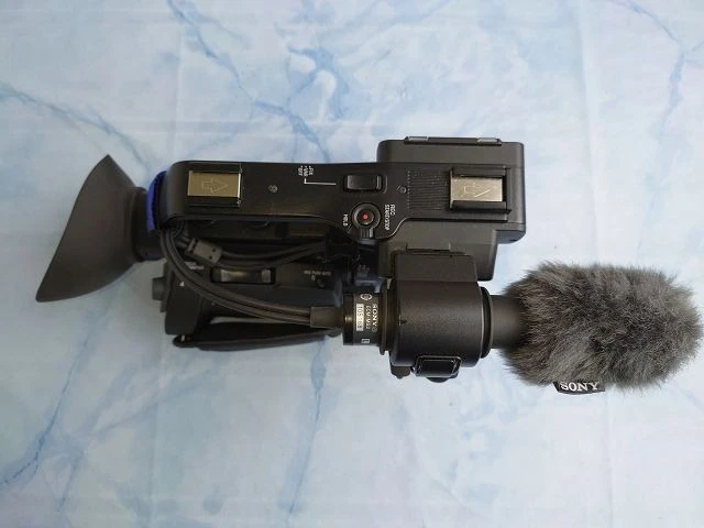 Sony PXW-X70 4K professioneller Camcorder mit viel Zubehör - Bild 3 von 4
