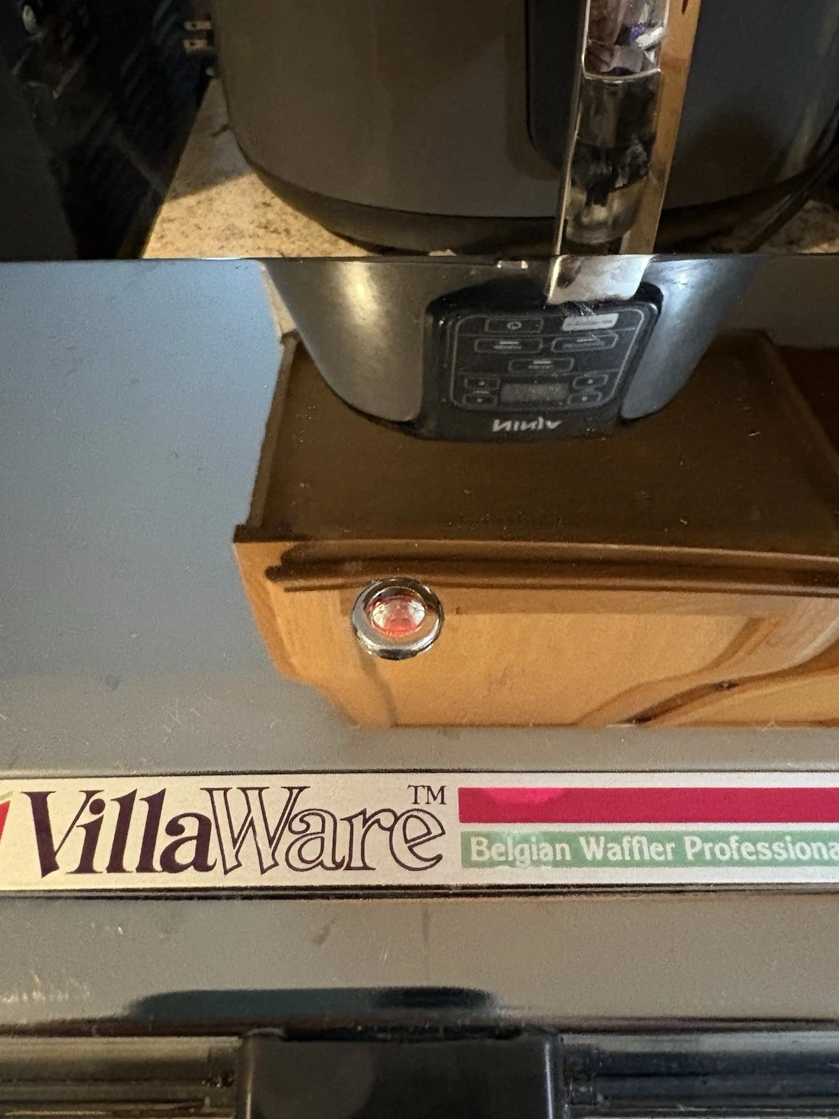 VillaWare Belgian Waffle Maker Tested and Working Model 5200-NS