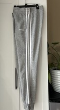 Adidas Womens Gray 3 striped Sweatpants W/2 Pockets Size Small. EUC