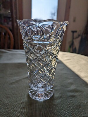 Fifth Avenue Crystal ''BRIGHTON'' 9 in Vase 24% Lead Crystal Clear Made in Poland