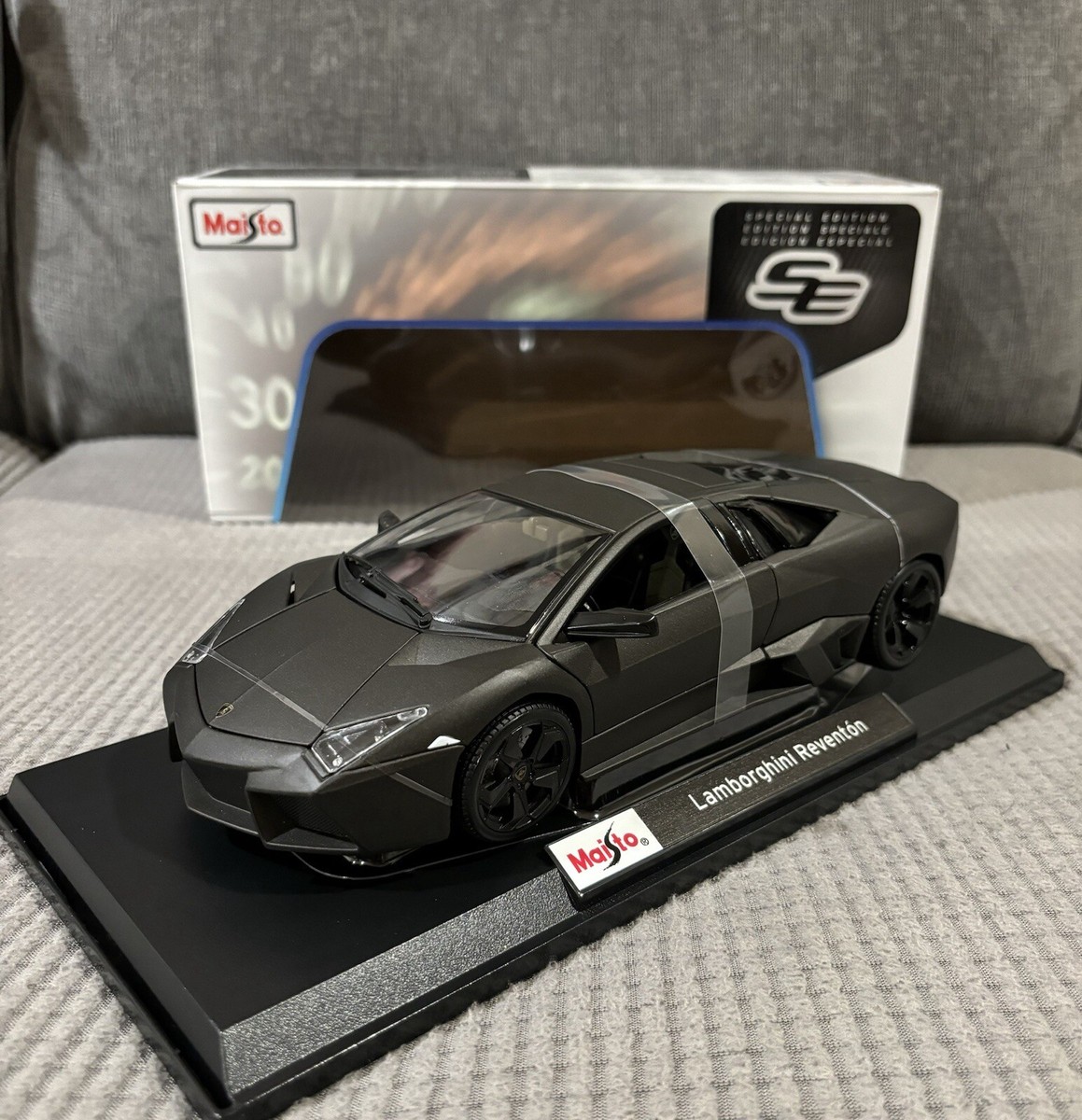 1/18 Maisto Lamborghini Reventon Matt Black Diecast Special