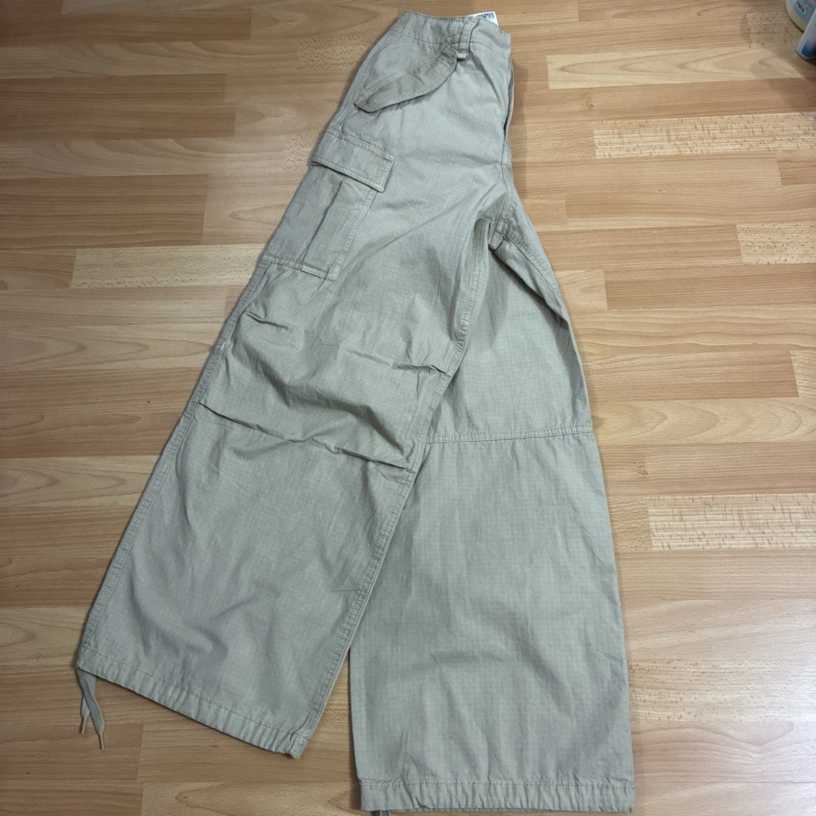 H&M Loose Fit Cargo Pants Beige Cotton Button Zip Drawstring Men Ripstop
Opens in a new window or ta