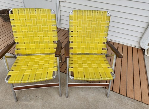 Set of 2 Vintage Webbing Aluminum Folding Lawn Chairs - Picture 2 of 10