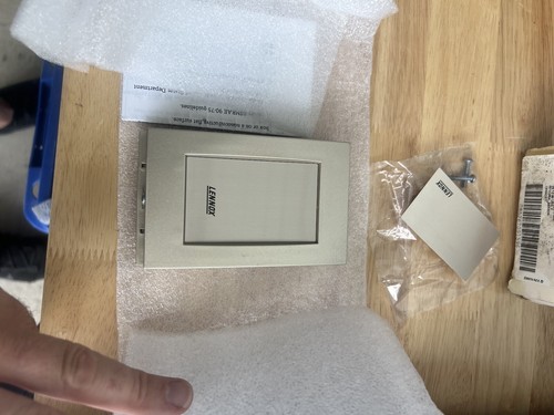 Honeywell / Lennox T7067A1065 Electronic Thermostat, Thermostat Only T7067A 1065 - Picture 7 of 24