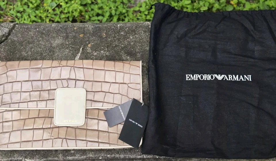 Bolso de mano/cartera de mano Emporio Armani vintage de cuero de becerro topo, patrón de cocodrilo Foto 2 de 4