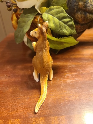 Schleich Kangaroo with Joey Figure Figurine Collectible Toy Wildlife  - 第 4/4 張圖片