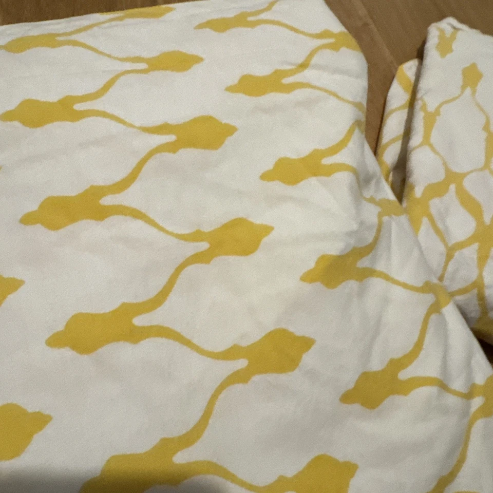 Pottery Barn King Sz Yellow And White Print Duvet Cover Set. 100% Cotton - Image 2 of 3