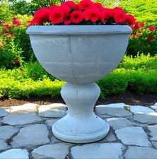 Vasi da giardino in cemento con gocciolatoio – disponibilità illimitata