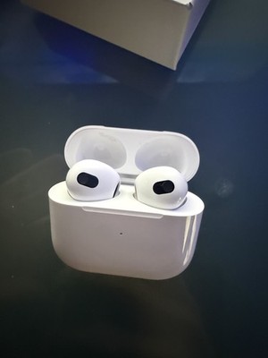Genuine Apple AirPods 3rd Gen Wireless Charging Case A2566 for
