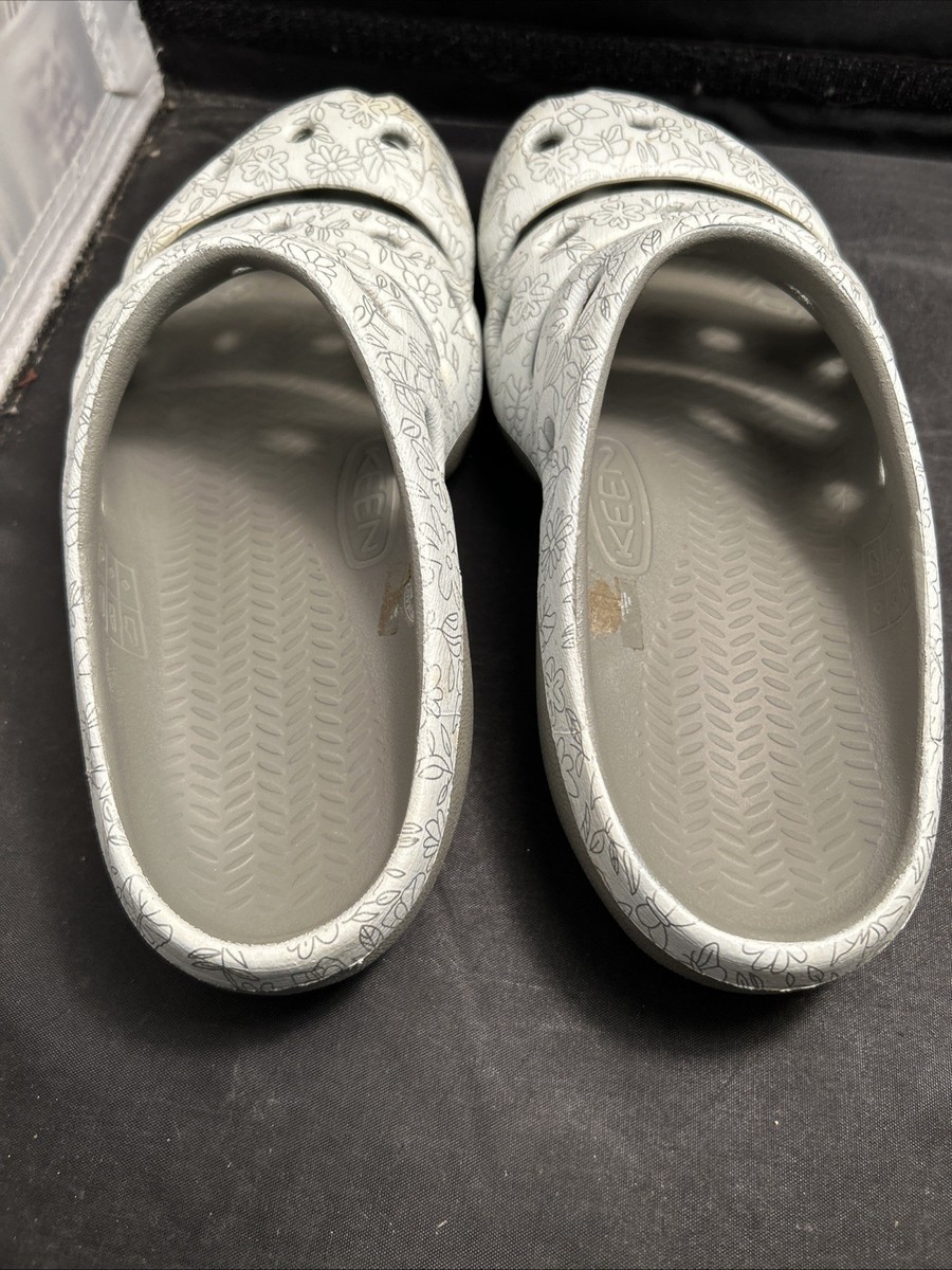 KEEN  ヨギアーツ HAWAII FLOWERS SILVER Women's Keen Footwear Yogui Arts Hawaii Flowers Silver Size 7 Slip