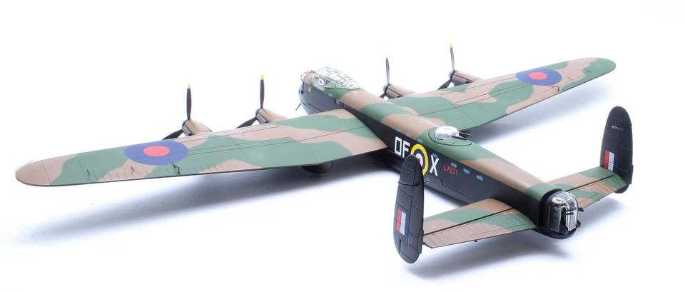 CORGI '1:72' SCALE AA32611 AVRO LANCASTER BI-L7571 97 SQDN PLANE -LIGHT & SOUNDS - Image 2 of 4