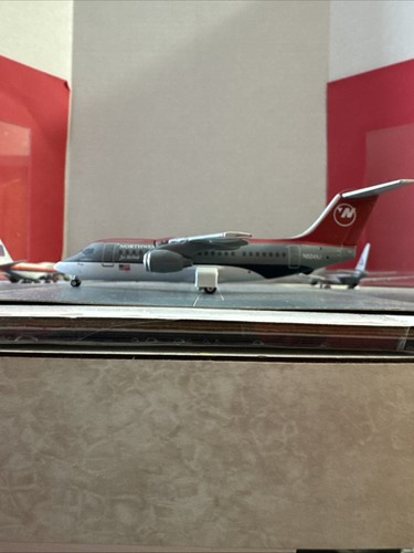 JC Wings 200 scale die-cast model NWA Airlink BAe 146 Commercial Airliner N524XJ - Picture 2 of 18