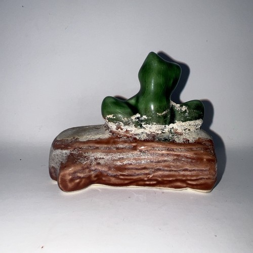 FROSCH AUF EINEM STAMM KERAMIKFIGUR 3" LANG & 2 1/4" HOCH - Bild 4 von 6