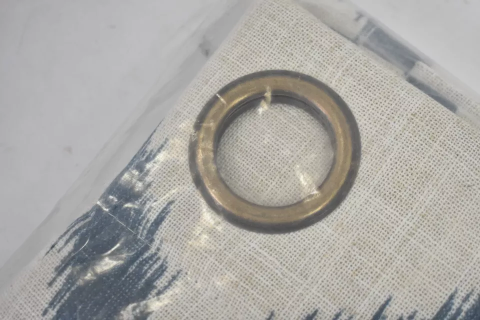 Panel de ventana de oscurecimiento de habitación de lino geométrico Elrene Renzo Ikat índigo 52" x 84" Foto 4 de 4