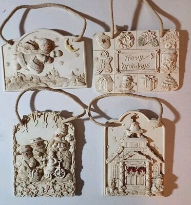Set Of 4 Unbranded Christmas Ivory Colored Wall Plaques With Splash Of Color