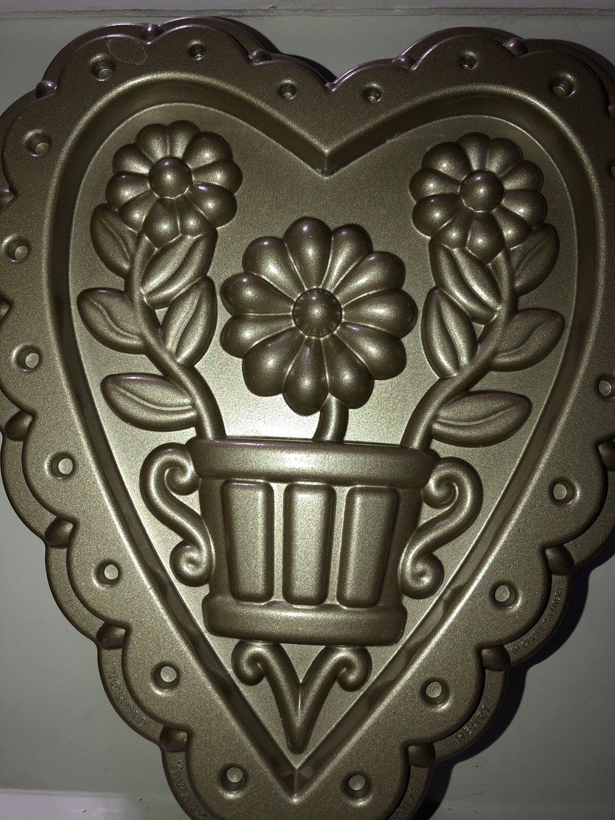 WILLIAMS SONOMA NORDIC WARE HEART SHAPED BUNDT CAKE PAN DECORATIVE