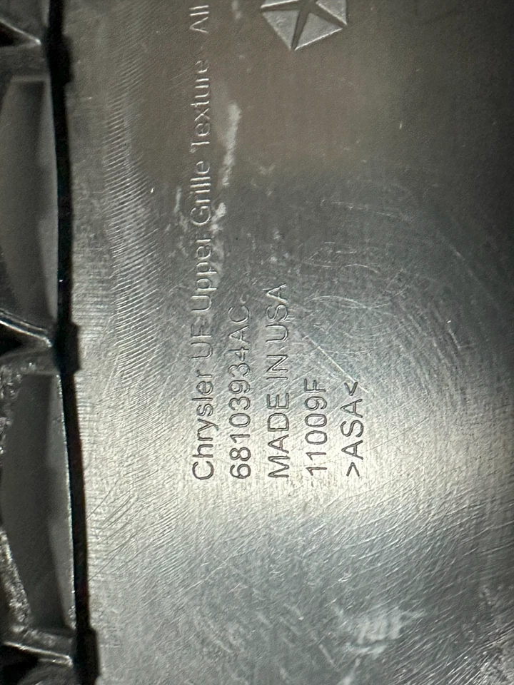 New OEM Mopar Black Upper Grille Assembly 2015 2016 2017 Chrysler 200 68103934AC - Image 4 of 4