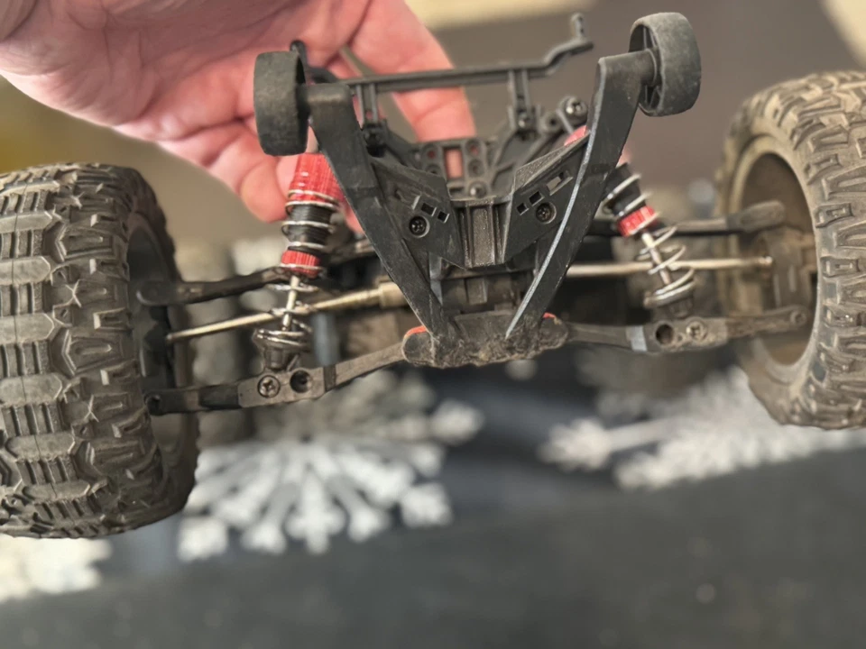 DEERC 207E 1:10 BRUSHLESS RC TRUCK 60 KMH HIGH SPEED 4WD ELECTRIC OFF-ROAD - Image 2 of 4