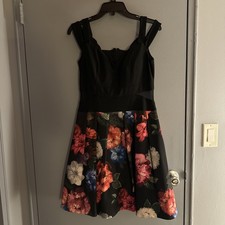 Xscape Women’s Black Floral Dress Size 12
