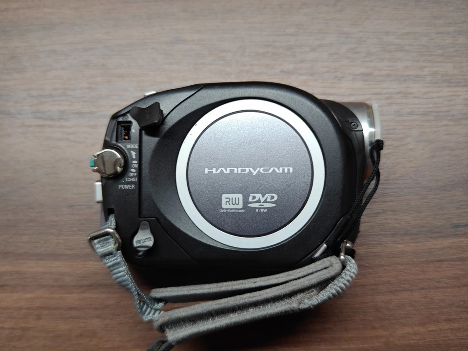 Sony Handycam DCR-DVD92 Mini DVD Standard Definition Video Camera Silver - Photo 4/4