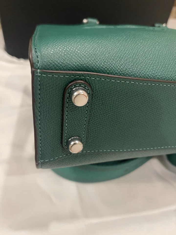 *Rare* Coach Tote Crossgrain Leather In Green with Silver Hardware CJ845 - Image 4 of 4