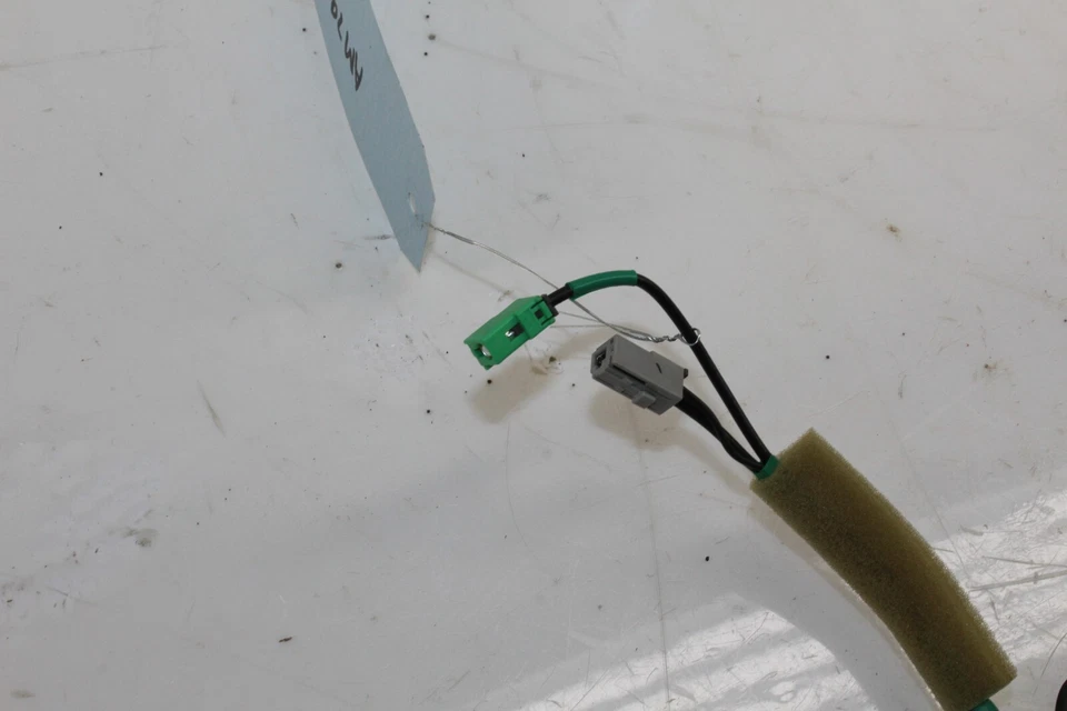 Nissan 370z 2013-2020 convertible antena aleta de tiburón con navegación OEM Foto 2 de 4