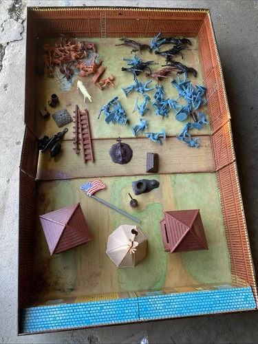 1968 MARX FORT APACHE CARRY ALL ACTION  SET w/ TIN CASE Vintage