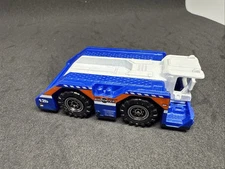 2014 MATCHBOX RUNWAY WRANGLER AIRPORTER BLUE 1:64 DIECAST 2 7/8" TRUCK W/ ORANGE
