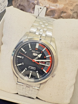 New 21J Seiko Men's Automatic SNK375K1 7S26 Caliber Day/Date Feature