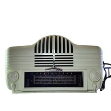 Sharper Image Classic Tunemaster Radio Model SM 950 Works AM FM Cream Off White